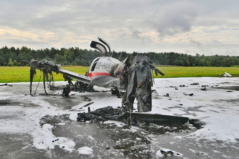 De piloot is nagekeken door ambulancepersoneel (foto: Rico Vogels/SQ Vision).