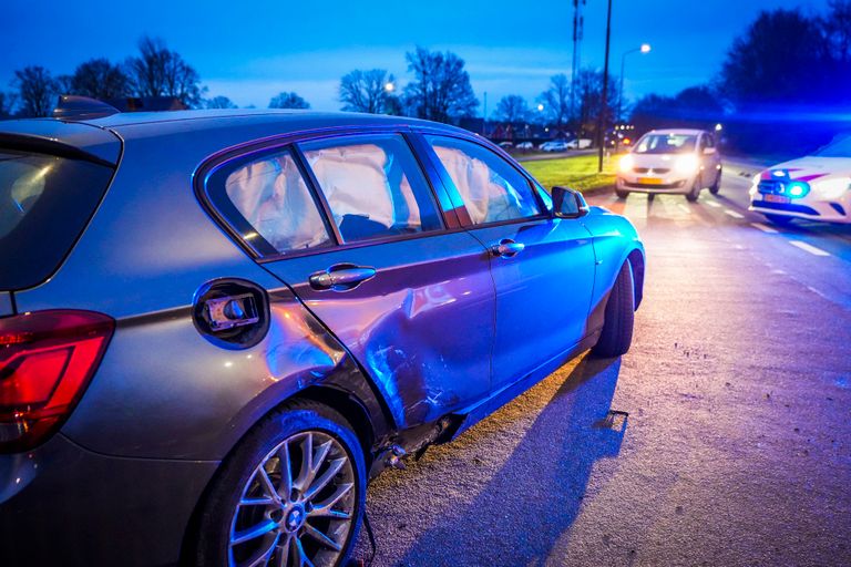 Ook de auto liep schade op (foto: SQ Vision).