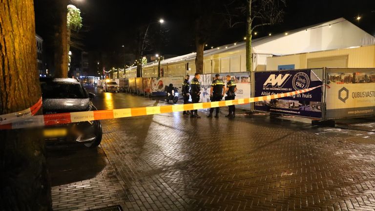 De politie bij het ongeval op de Markt in Uden (foto: Kevin Kanters/SQ Vision).