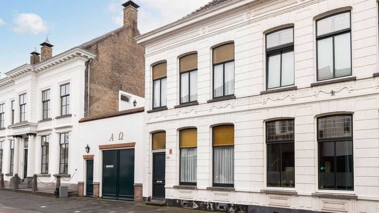 Het huis staat aan de Haagsemarkt in Breda (foto: ZY makelaars).