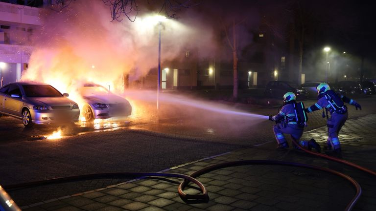 De brandweer probeerde te redden wat er te redden viel (foto: Sander van Gils/SQ Vision).