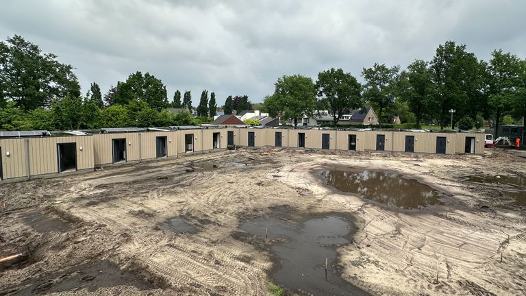 Deze flexwoningen mogen tien jaar blijven staan (foto: Alain Heeren).