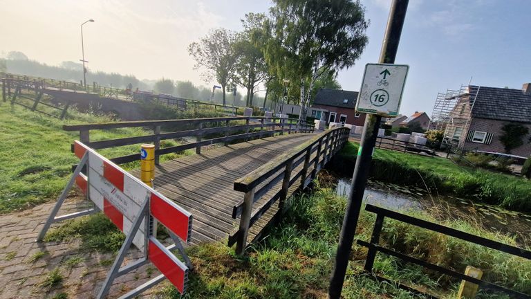 Plotseling is de fietsroute afgesloten (foto: Noël van Hooft)