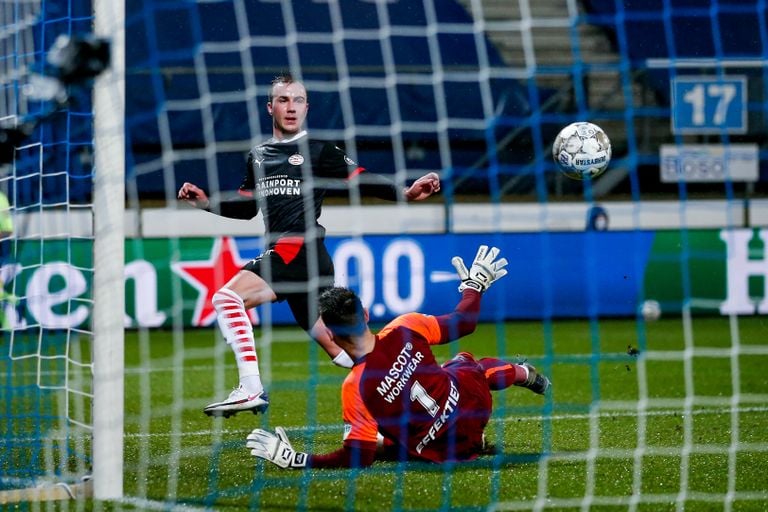 Mario Götze scoort op bezoek bij SC Heerenveen (Foto: OrangePictures)