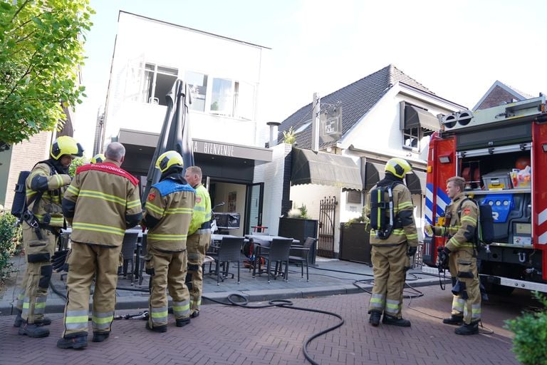 De brandweer had het vuur snel onder controle (foto: Bart Meesters).