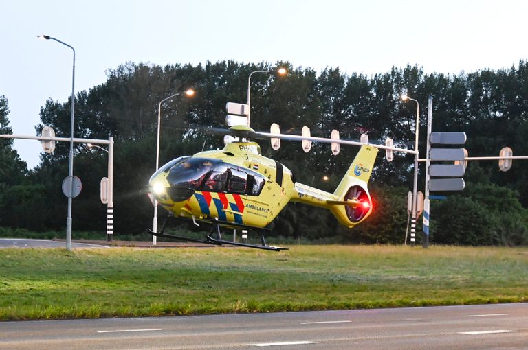 Vanwege de toestand van de vrouw kwam een traumaheli naar Breda (foto: Perry Roovers/SQ Vision).