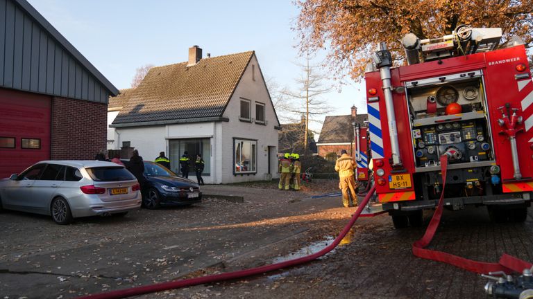 Vanwege de brand in Helenaveen werd de brandweer opgeroepen (foto: Harrie Grijseels/SQ Vision).