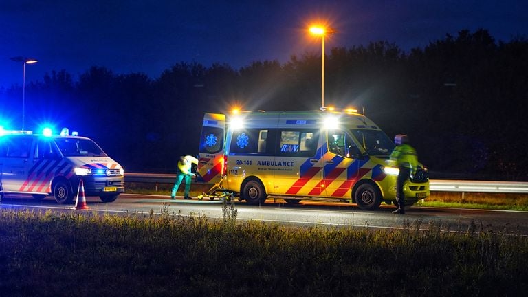 Verschillende hulpdiensten werden opgeroepen na het ongeluk op de A58 bij Bavel (foto: Jeroen Stuve/SQ Vision).