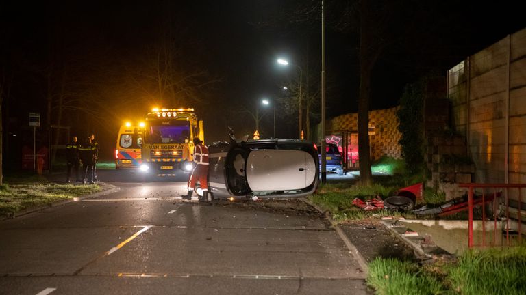 Het ging rond vijf uur 's nachts mis op de Bergrand in Roosendaal (foto: Christian Traets/SQ Vision).