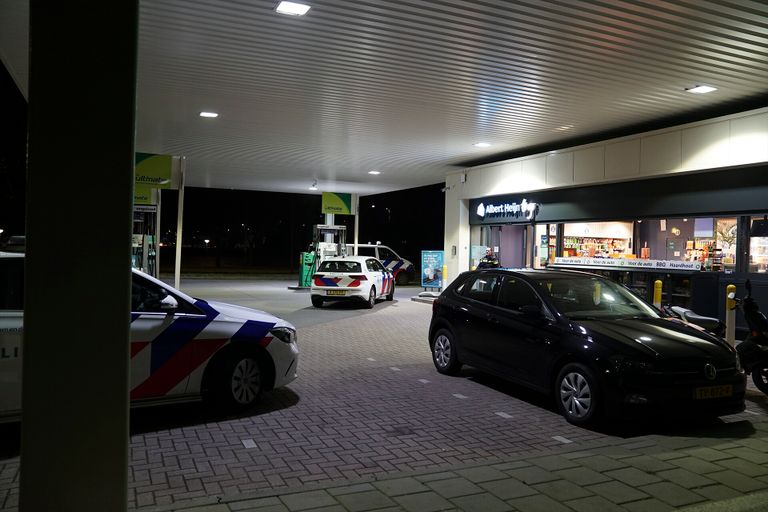 De politie onderzoekt de overval in Waalre (foto: Jozef Bijnen/SQ Vision).