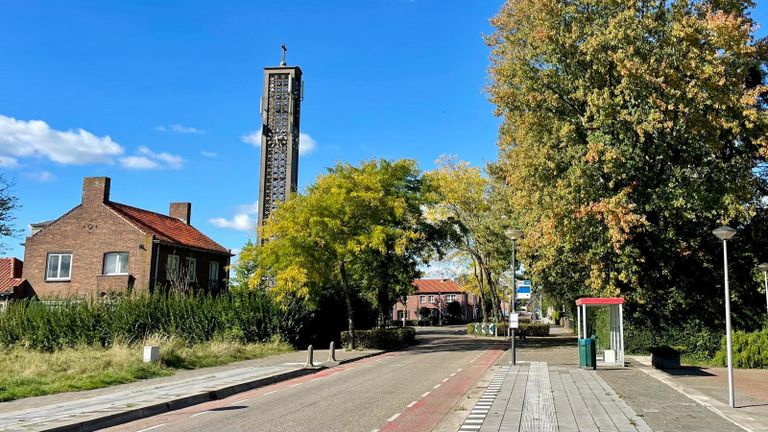 Het dorp Moerdijk komt in de verdrukking (foto: Erik Peeters).