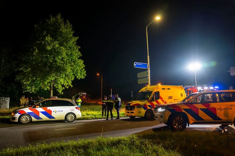 Vanwege het ongeluk bij de oprit naar de A59 werden diverse hulpverleners opgeroepen (foto: Gabor Heeres/SQ Vision).