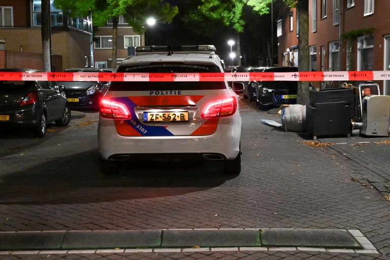 De politie doet onderzoek (foto: Perry Roovers/SQ Vision).