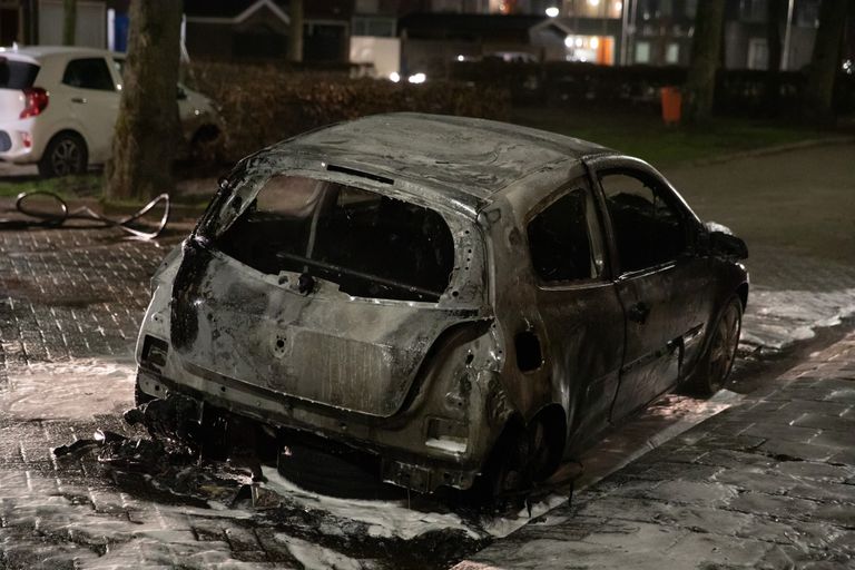 Hoe de autobrand in Roosendaal kon ontstaan, wordt onderzocht (foto: Christian Traets/SQ Vision).
