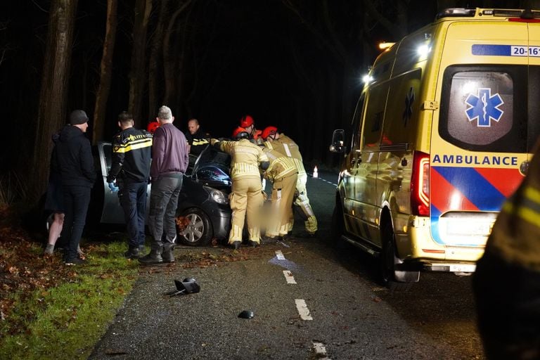 Na het ongeluk in Chaam werden meerdere hulpdiensten opgeroepen (foto: Jeroen Stuve/SQ Vision).