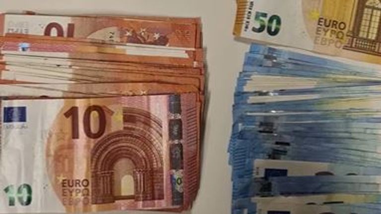 De Fransman had ruim zesduizend euro aan contant geld bij zich (foto: Instagram politie Markdal).