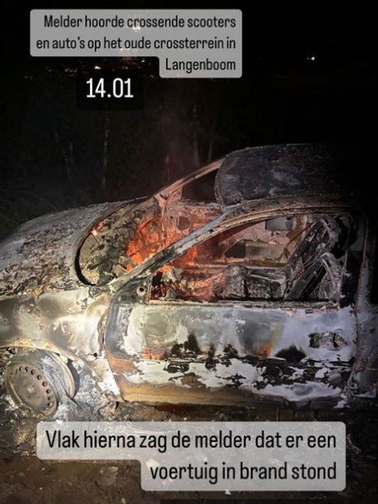 De auto in Langenboom brandde volledig uit (foto: Instagram politie Maashorst).