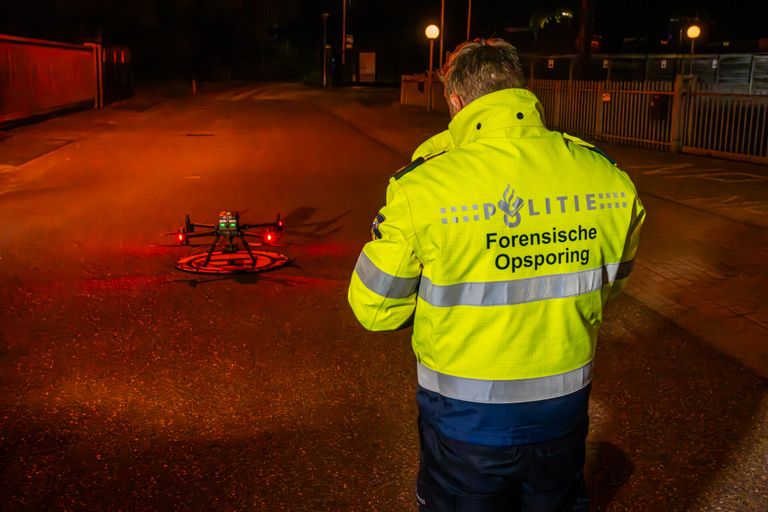 Bij de zoektocht naar de vermiste man wordt onder meer een drone ingezet (foto: Dave Hendriks/SQ Vision).