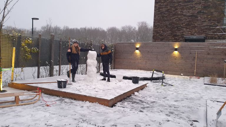 In Goirle viel er ook voldoende sneeuw voor een mooie pop (foto: Paul v.d. Hoogen).