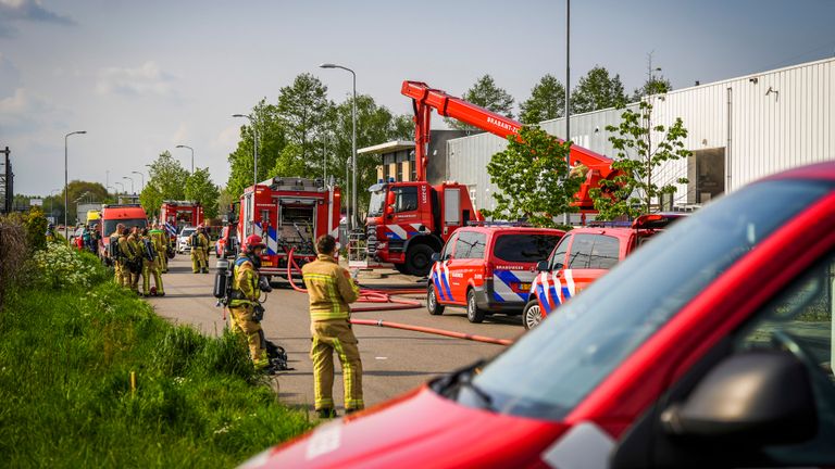 De brandweer pakte fors uit bij het blussen (foto: SQ Vision Mediaprodukties).