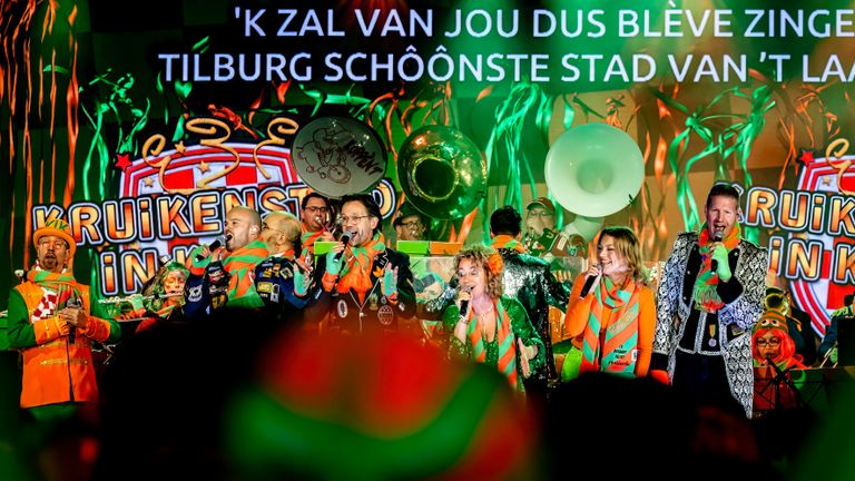 Het Tilburgs volkslied wordt ingezet (foto: EYE4images).