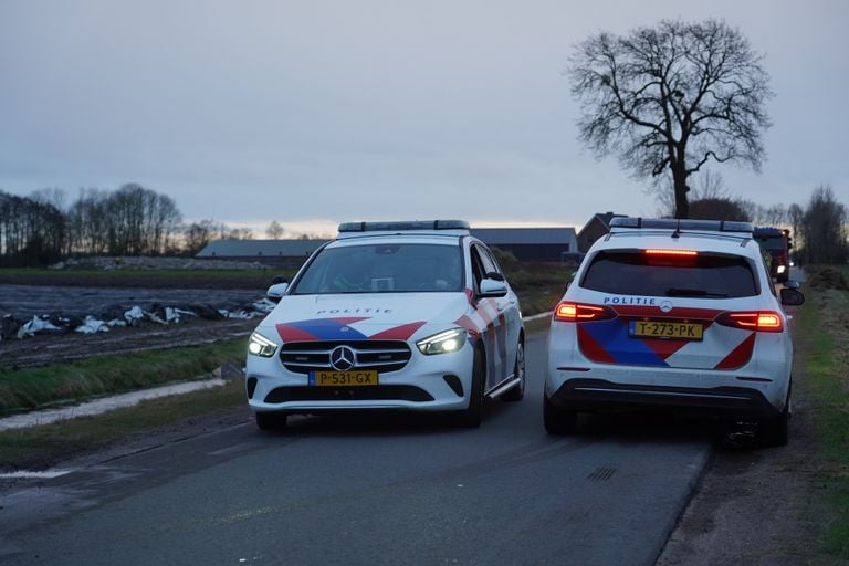 Agenten kwamen ook poolshoogte nemen (foto: Jeroen Stuve/SQ Vision).