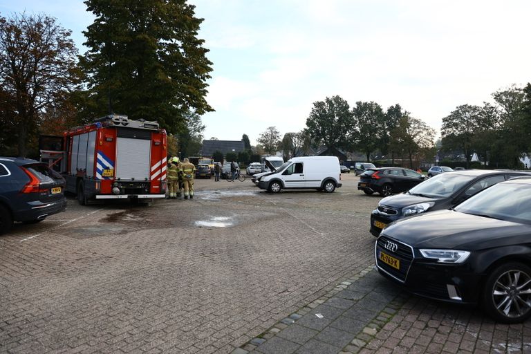 Bij de autobrand in Boxmeer raakte niemand gewond (foto: SK-Media).