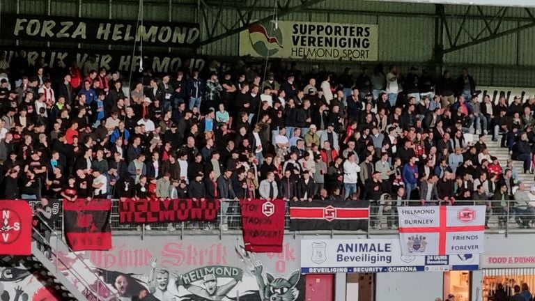 Supporters van Helmond Sport (foto: Leon Voskamp).