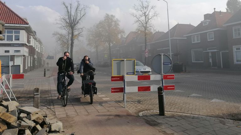 Rook op de Zeelsterstraat vrijdagmiddag. (Foto: Ista van Galen)