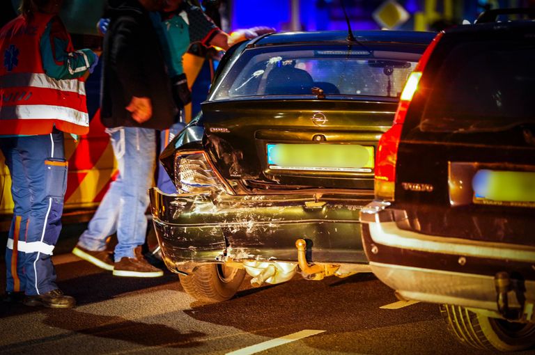 Volgens verschillende getuigen negeerde een van de twee bestuurders een rood verkeerslicht (foto: SQ Vision).