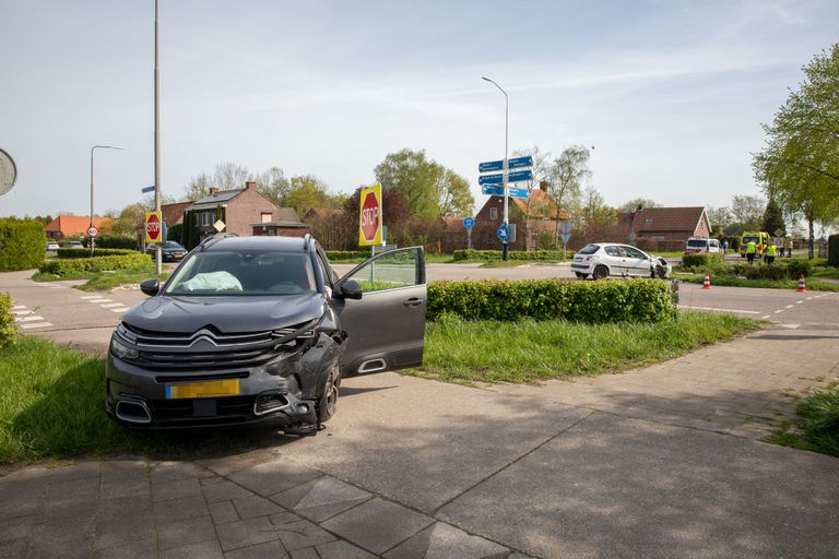 Het ongeluk gebeurde op de kruising van de Plantagebaan met de Westelaarsestraat in Wouwse Plantage (foto: Christian Traets/SQ Vision).