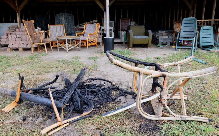 De schade zaterdagochtend bij de veldschuur in Helvoirt (foto: Bart Meesters)