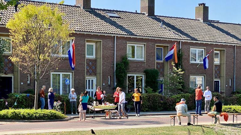 Koningsdag voor de voordeur in Vught (foto: Jan Peels).