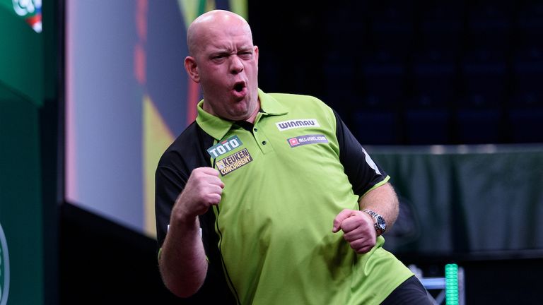 Michael van Gerwen won met 6-1 van Dirk van Duijvenbode. (Foto: Kelly Deckers, PDC)