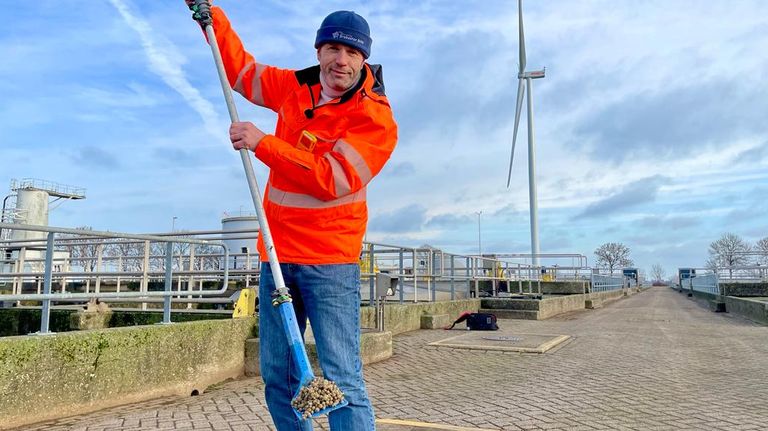 Bij de waterzuiveringen wordt het vet eruit gevist (foto: Erik Peeters.)