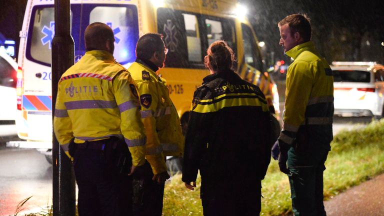 Vanwege de ernst van het ongeluk werden meerdere hulpverleners opgeroepen (foto: Perry Roovers/SQ Vision).