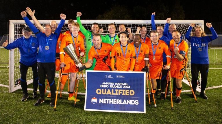 Het Nederlandse amputatievoetbalteam.