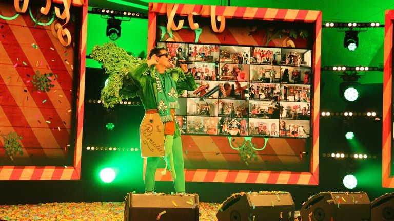 Peter Selie bouwt een feestje op het podium (foto: Twan Spierts)