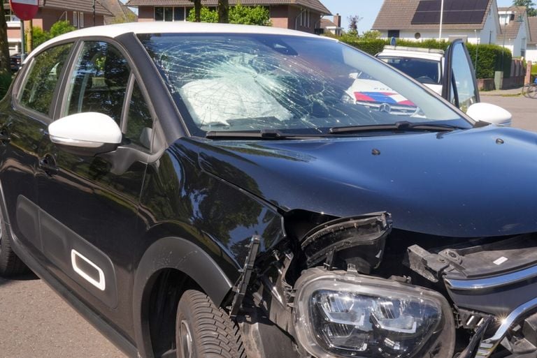 Een bestuurder zou de andere auto door de laagstaande zon niet goed hebben gezien (foto: Harrie Grijseels/SQ Vision).