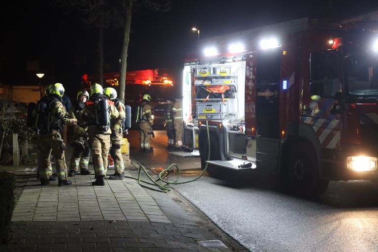 De brandweer bij het huis in Veghel (foto: Sander van Gils/SQ Vision Mediaprodukties).