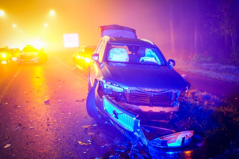 Eén van de twee zwaar beschadigde auto's (foto: SQ Vision).