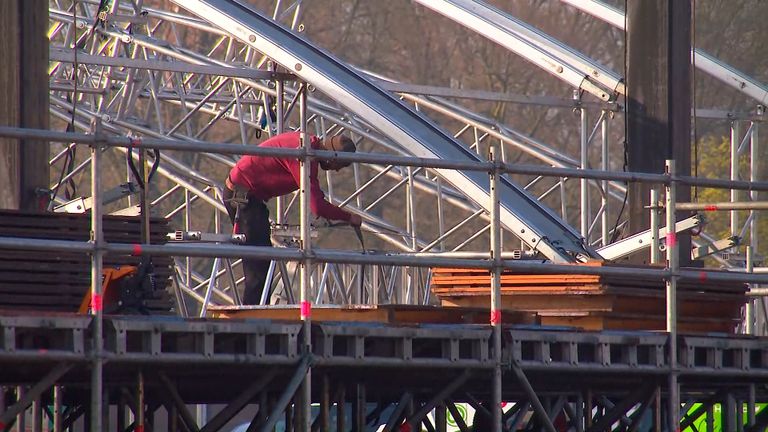 De demontage is in volle gang (foto: Omroep Brabant).