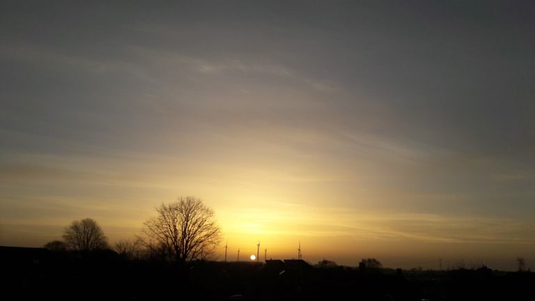 Een prachtige zonsopkomst in Waalwijk (foto: Martha Kivits).