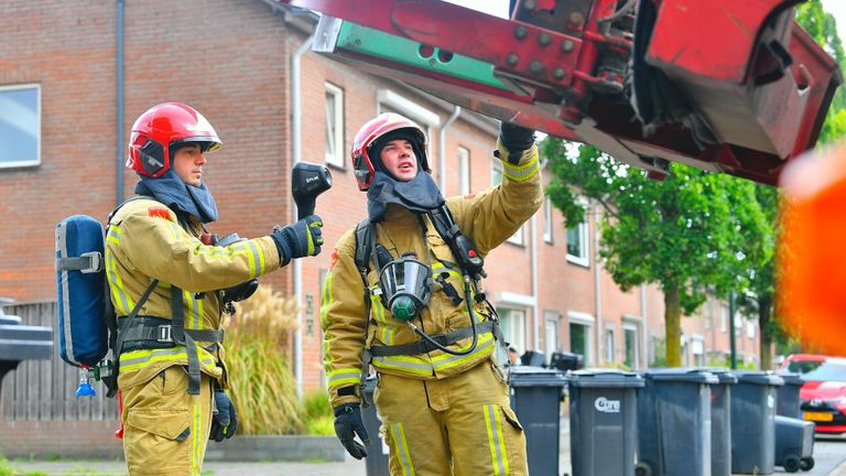 Vuilniswagenbrand in Valkenswaard (foto: Rico Vogels/SQ Vision).