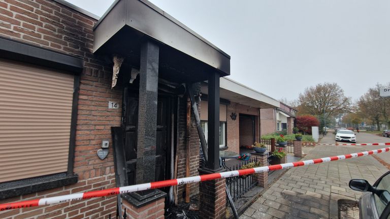 Brand aan de Rijnlaan in Helmond (foto: Noël van Hooft).