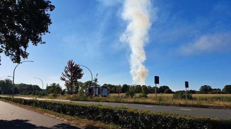 Er kwam veel rook vrij bij de brand (foto: Martijn).