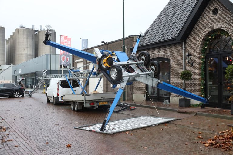 Hoe het kon misgaan in Veghel, wordt onderzocht (foto: Sander van Gils/SQ Vision).