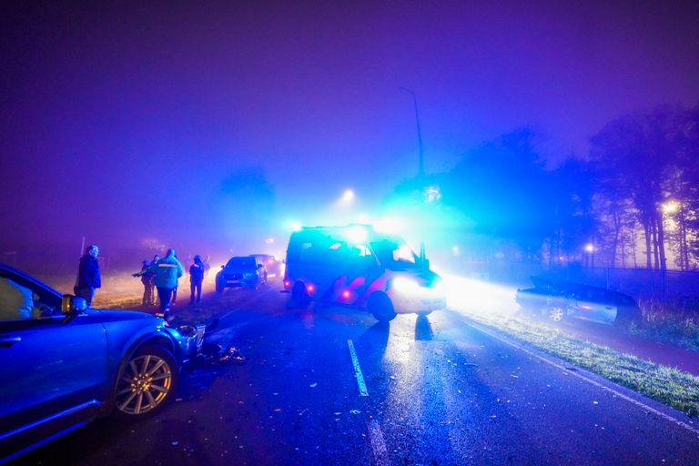 De twee auto's kwamen tegenover elkaar tot stilstand (foto: SQ Vision).