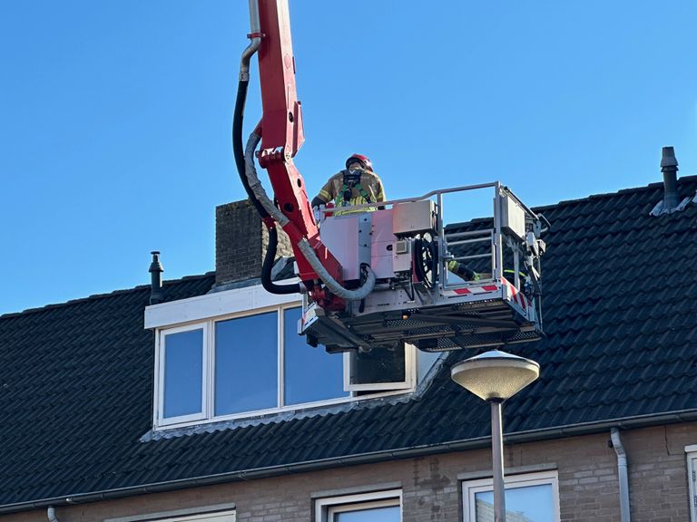 De brand zou ontstaan zijn bij de cv-ketel van het huis in Drunen (foto: Bart Meesters).