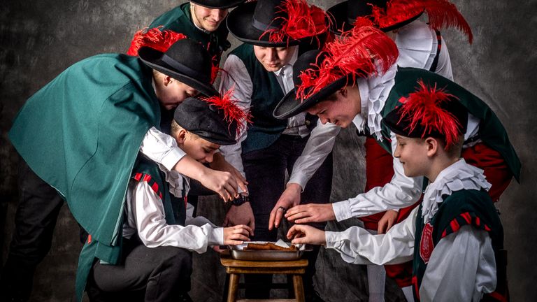 Ook jongeren zijn lid van een gilde en houden van frikandellen (foto Ida van Boekel)